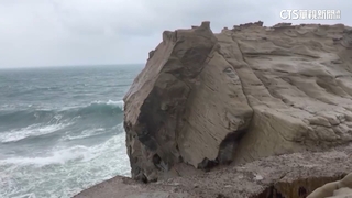 驚！東北角象鼻岩崩塌　鼻翼墜海遊客嘆可惜
