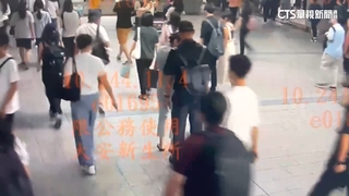 捷運月台轉乘人多　男不小心「踩一腳」挨告