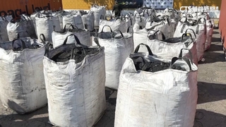 偽裝成木炭！　哥倫比亞警方查獲逾2噸古柯鹼
