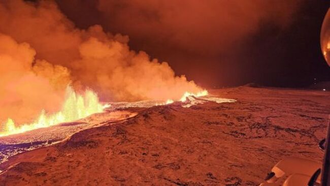 冰島火山爆發！當局撤離4千居民 熔岩噴出瞬間畫面曝 | 華視新聞