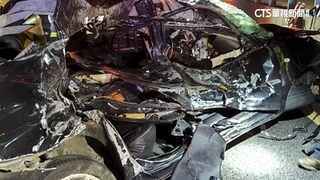 國道自撞波及6車！　女悚拋飛路中「全家3斷魂」