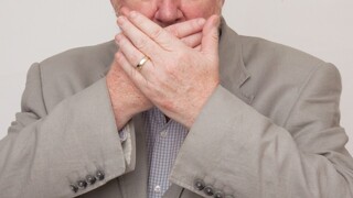 50歲男不停打嗝難入眠　求診驚見「腎臟萎縮」：要洗腎了