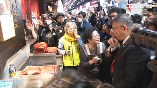 柯文哲赴南門市場拜票　打「政績牌」拚支持率