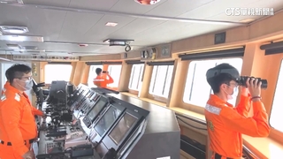 湧浪襲擊海虎潛艦　3士官落海失蹤.艙內2人傷