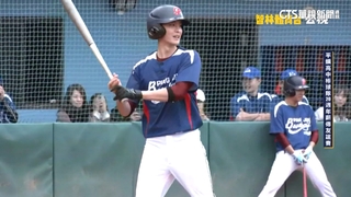 平鎮OB賽　江坤宇「收手機守備」　演員曹佑寧扛首棒