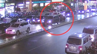 車手拒捕駕車撞警　衝入下班車潮殃及無辜騎士