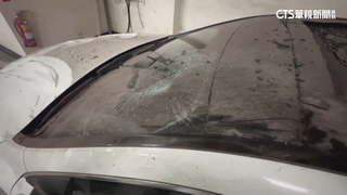 大樓升降梯突墜！　轎車遭鋼架插破　車主險沒命