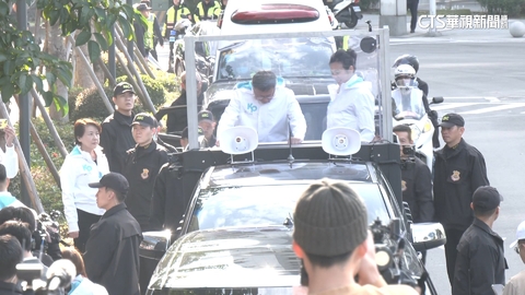 柯車掃降防彈板! 協議算數? 酸侯「藍公婆太多」