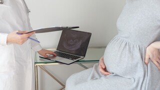 女子驗孕竟拿出一杯「大便」　名醫超傻眼　苦主現身說法