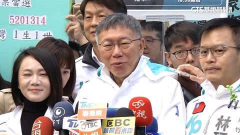 柯文哲車掃拜票 車隊停柯美蘭競總拉抬選情