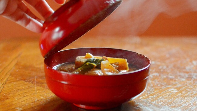 日本餐廳湯蓋1放法「沒教養」　禮儀專家揭背後原因 | 華視新聞
