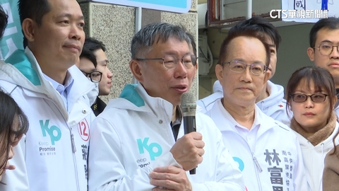 另類藍白合?柯文哲高雄車掃 巧遇李明璇喊加油