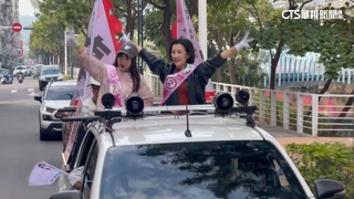 黃捷黃蓉姐妹合體車掃　陳美雅衝市場握手拜票