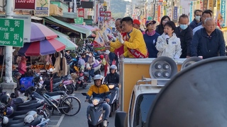 拚選情！　盧秀燕輔選3艱困選區　綠營對手車掃衝選票