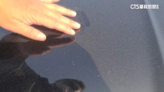 風太大！工程噴漆　飄百公尺外停車場　逾70車「毀容」