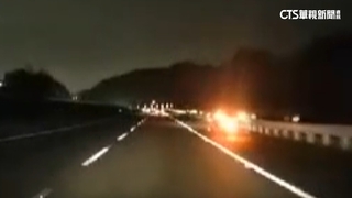 危安！半夜停國道燃「蝴蝶炮」嚇駕駛　判拘役55天