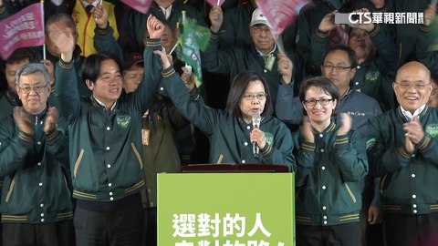 重現李登輝「傳承」歷史場面 蔡英文高舉賴清德手