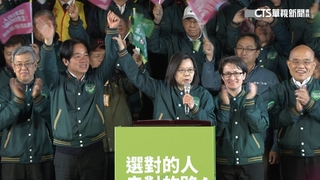 重現李登輝「傳承」歷史場面　蔡英文高舉賴清德手