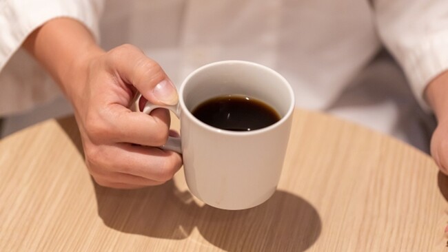 50歲婦喝熱咖啡「食道22cm燙脫皮」　醫：超過1溫度可能致癌 | 華視新聞