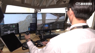 90秒逃生！　學生參與客艙失壓.火災模擬演練