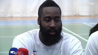 飛6千多英里！　台小球迷登NBA告白　哈登「比愛心」回應