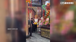 郭董回來了！　現身板橋慈惠宮參加宗教活動
