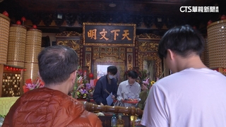 學測將至考生求金榜題名　拜文昌帝君供品有撇步