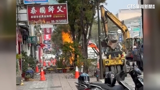 施工不慎挖斷瓦斯管　台南路面「噴烈焰」衝3米高