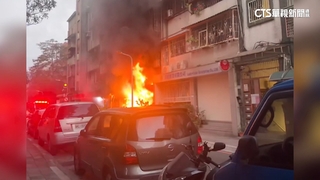 大火猛竄爆炸不斷！電池維修站起火　急疏散13住戶