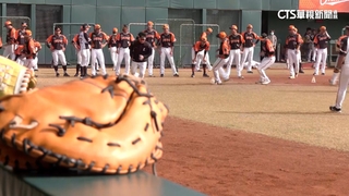 統一獅開放春訓參觀　球迷近距離為偶像打氣