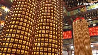 高雄「文武聖殿」免費點燈最後一年　民眾排隊搶