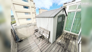 房東DIY雅房變套房　小木屋放陽台成「露天廁所」