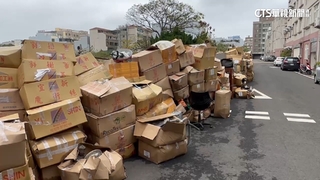 租屋糾紛！　家具堆路邊成「垃圾山」　擺放超過三週