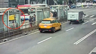 北市公車突急剎「7乘客摔送醫」　小黃司機1行為釀禍