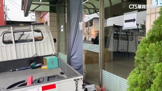 冷「爆」？小石頭彈爆？車行玻璃門「自由落體式」碎裂