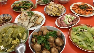媳過年回夫家要煮10人份飯菜 公公不准她上桌：等男人吃完