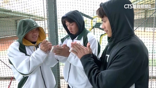 台鋼頂著低溫春訓　球迷自備「暖暖包」守候