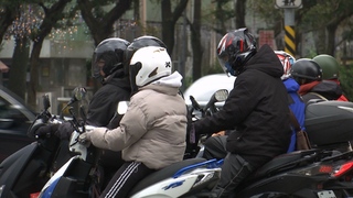 民眾提案「廢除道路內側禁行機車、兩段式轉彎」　交通部回應：不宜全面廢除