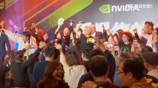 輝達尾牙登場　黃仁勳唱跳台語歌.最愛「向前走」