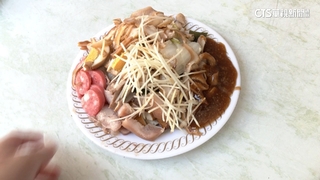 爆量特製滷味飯只要60元！　排半小時才吃得到