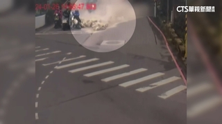 沒綁牢！　近百包水泥袋甩飛砸騎士　最高恐罰1萬8