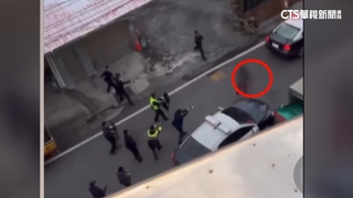 48歲啃老兒討錢毆父　持電鋸對峙「警電擊制伏」