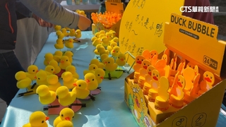 搶黃小鴨商機　流動攤商販售未授權商品遭勸離