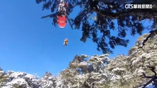 爬百岳迷路失溫　消防呼叫空勤直升機助下山脫險