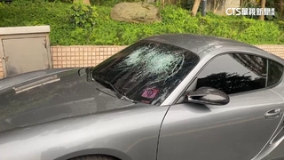 保時捷疑違停紅線　惹怒醉鄰揮安全帽砸車