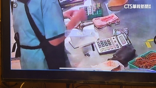 「外層鈔掩護內層整捲鈔票」　女員工行竊被抓辯誤解