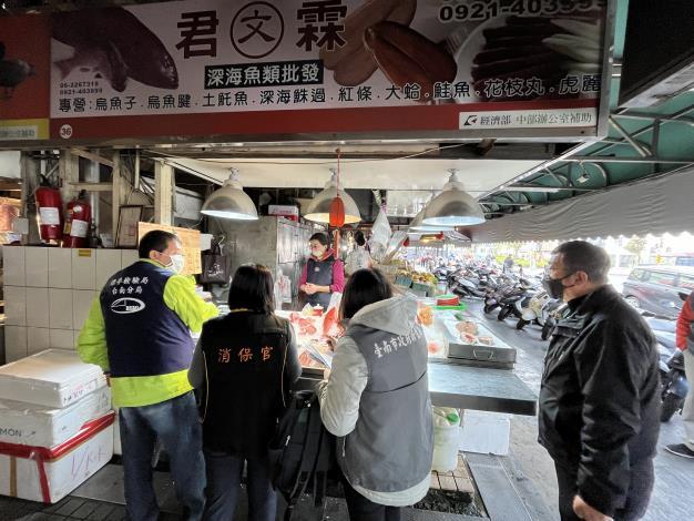市場販售的海鮮類也被列為稽查項目。圖／台南市政府法制處提供