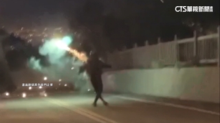 望高寮驚見2男「拿煙火對射」　環局：最高罰3萬