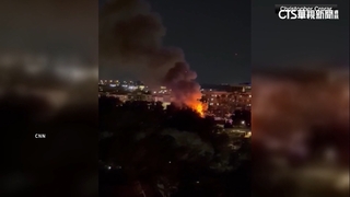 美小飛機墜毀佛州住宅區　多間房屋起火.數人傷亡