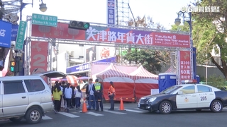 整排攤販都賣小吃　天津年貨街遭酸像「夜市」